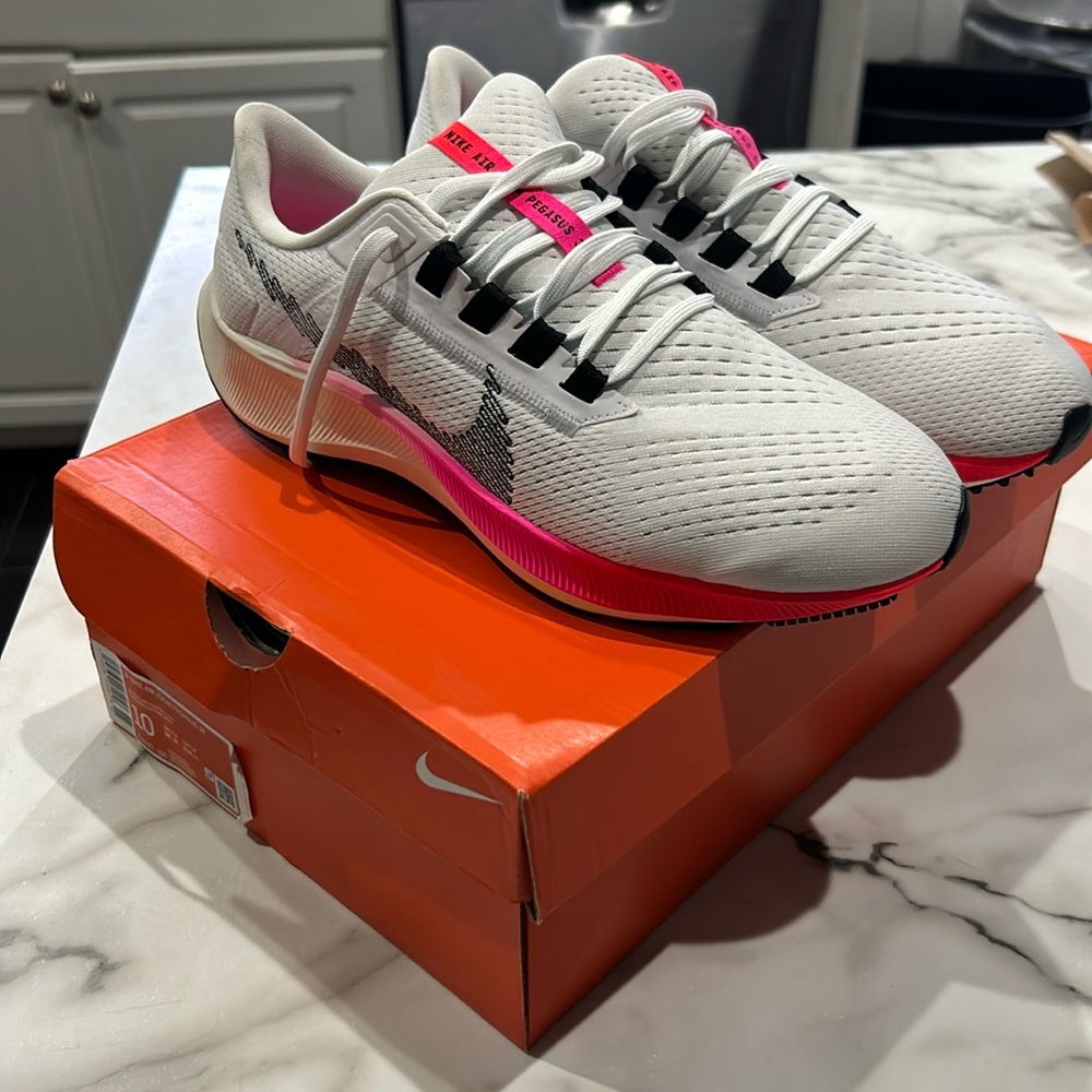 Woman Nike Air Zoom Pegasus 38 SIZE 10